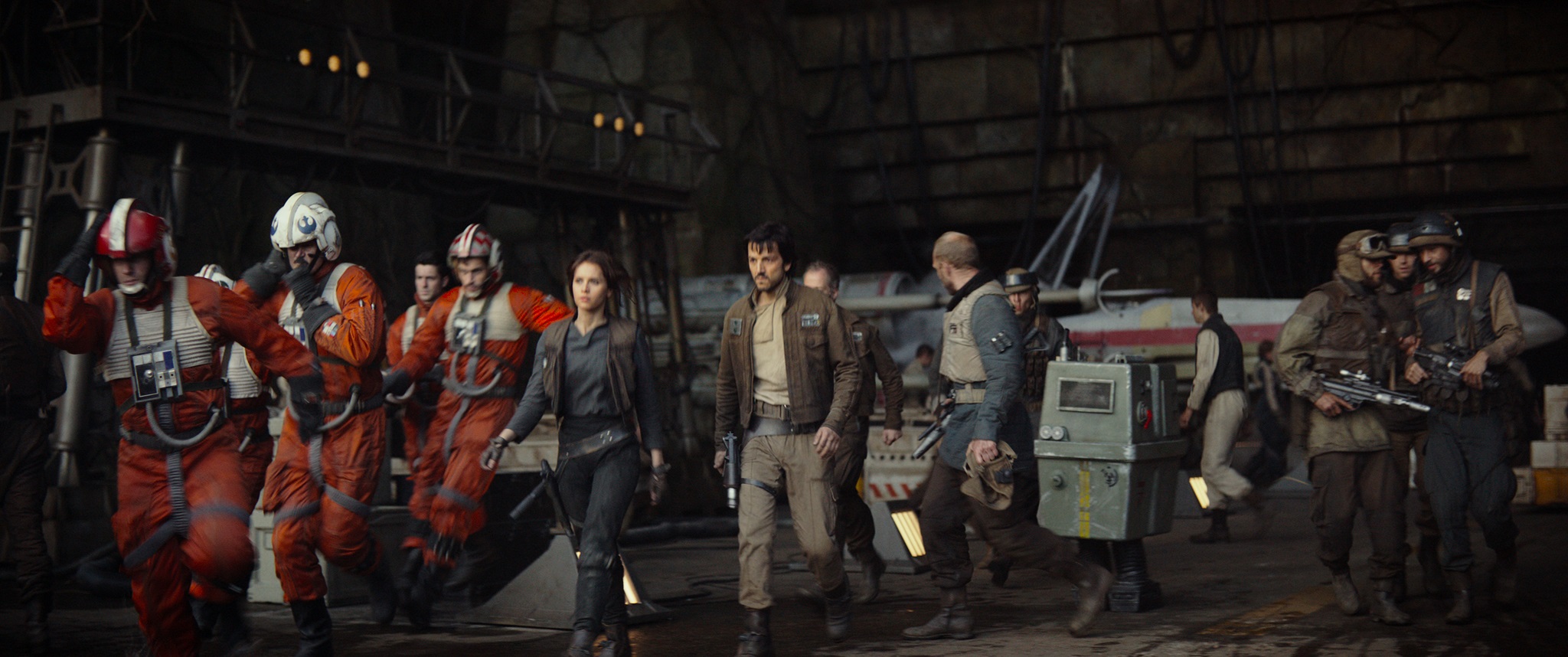 rogue-one-a-star-wars-story-felicity-jones-diego-luna.jpg