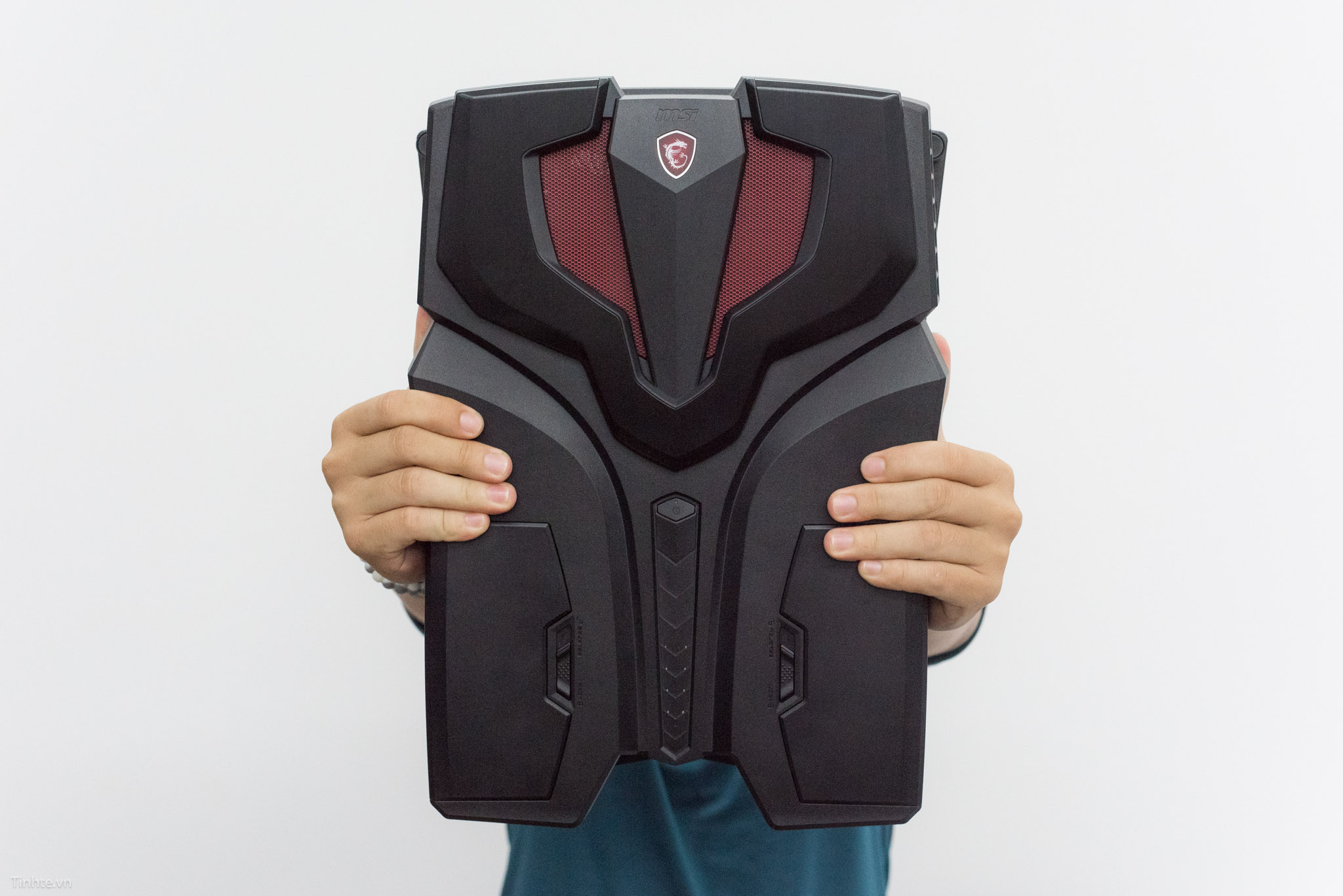 msi-vr-one-tinhte-13.jpg