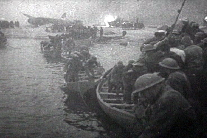British_troops_lifeboat_dunkerque.png