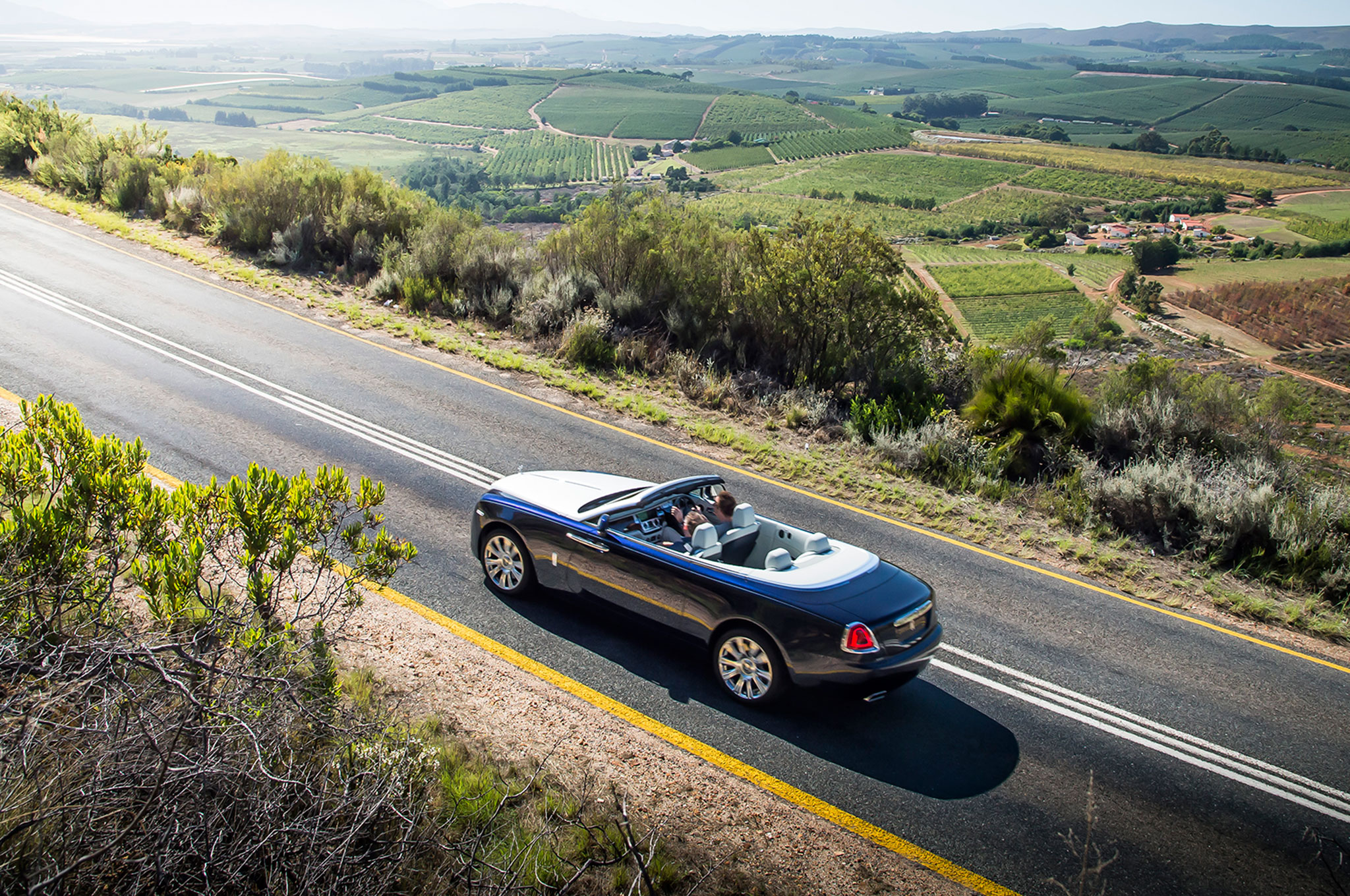 2016-Rolls-Royce-Dawn-top-view.jpg