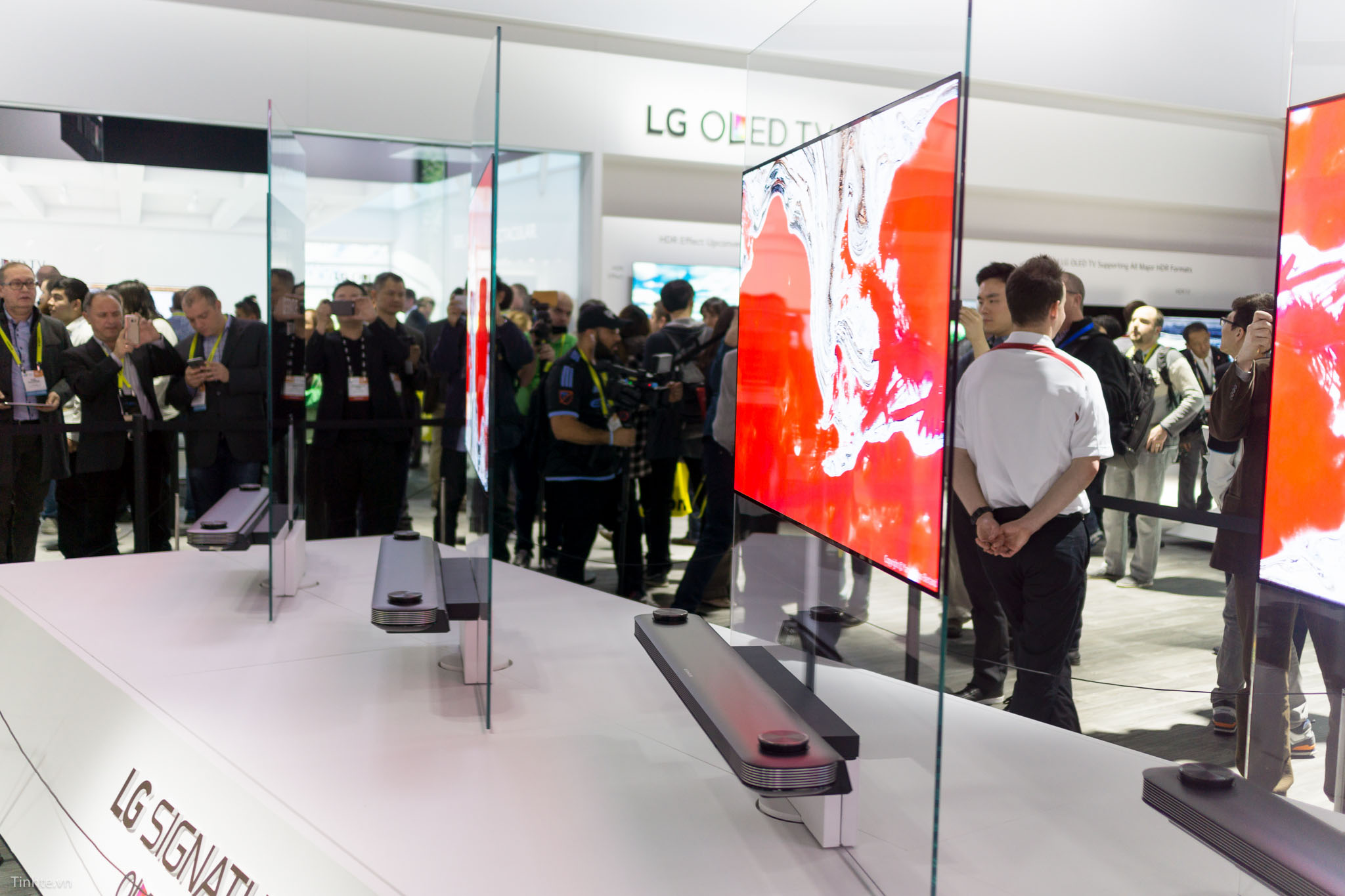 LG-Signature-OLED-TV-W-tinhte-5.jpg