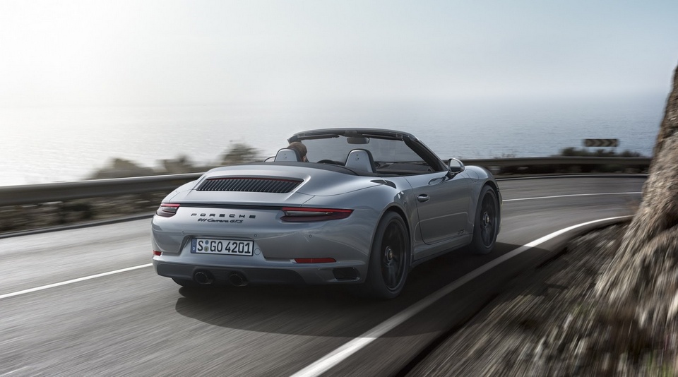 2018-Porsche-911-GTS-5.jpg
