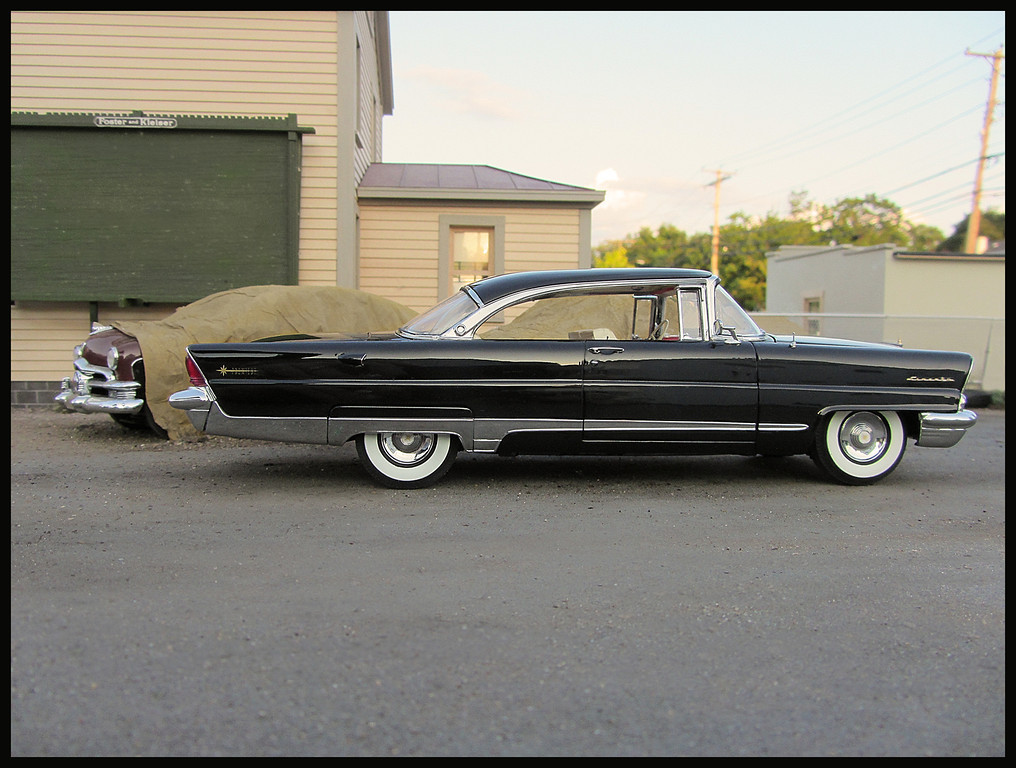 A 1956 Lincoln Hardtop-XL.jpg