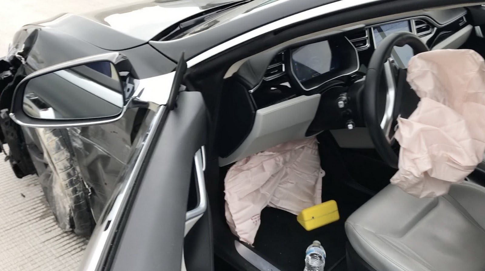 tesla-hits-barrier-autopilot-4.jpg