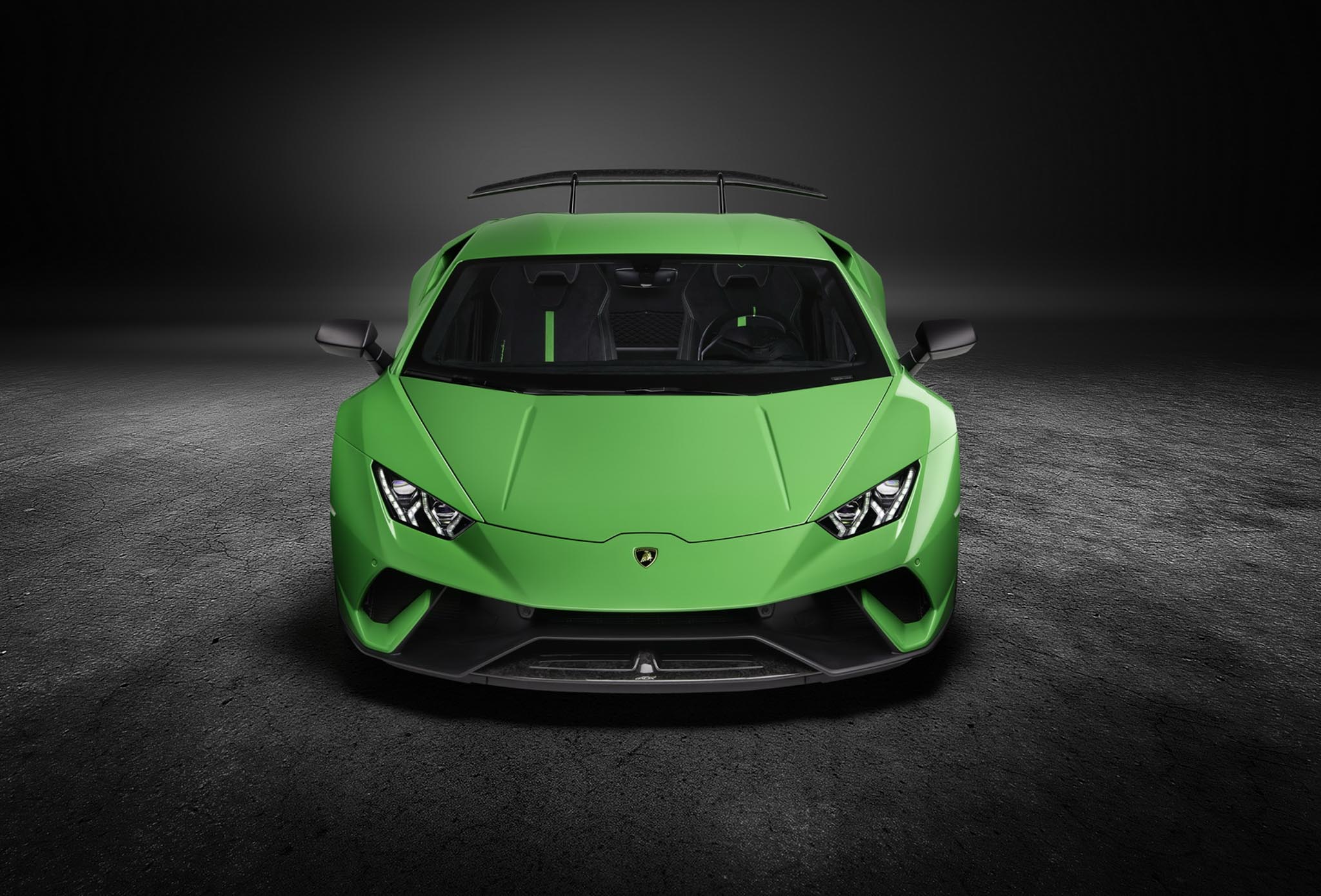 Lamborghini Huracan Performante - V10 , 631 mã lực, 0-100 km/h mất 2,9  giây, giá từ $