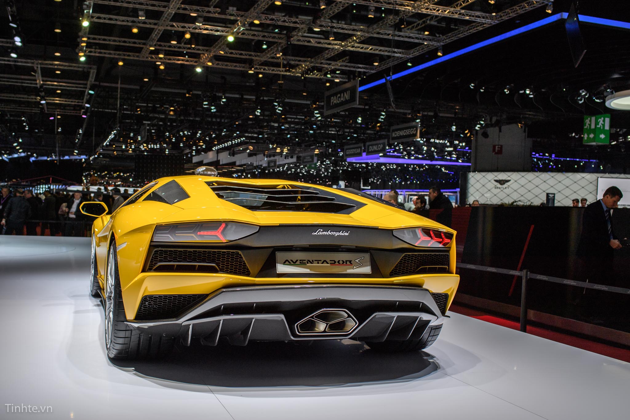 Aventador-S-10.jpg