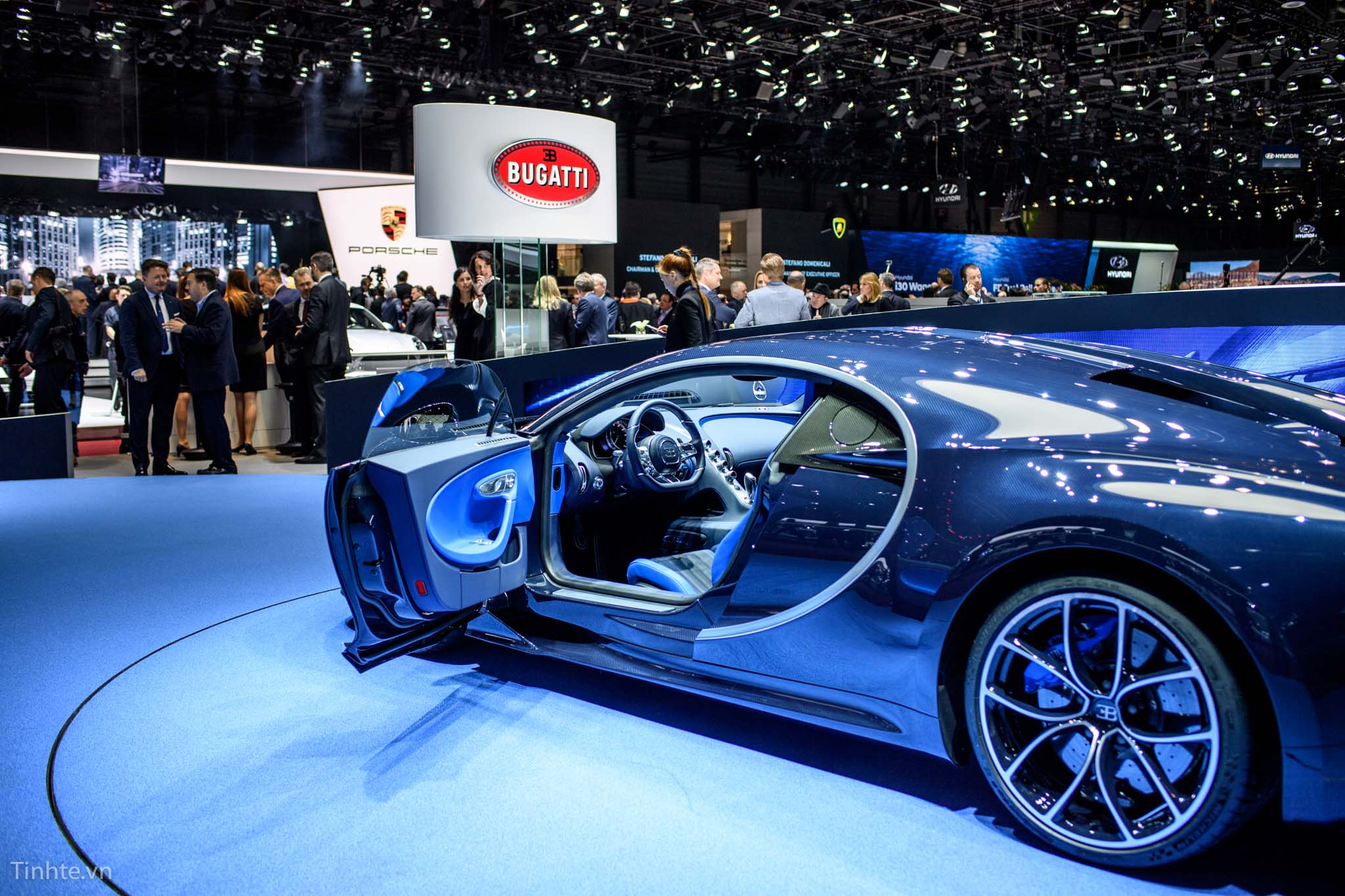 Bugatti-Chiron-4.jpg