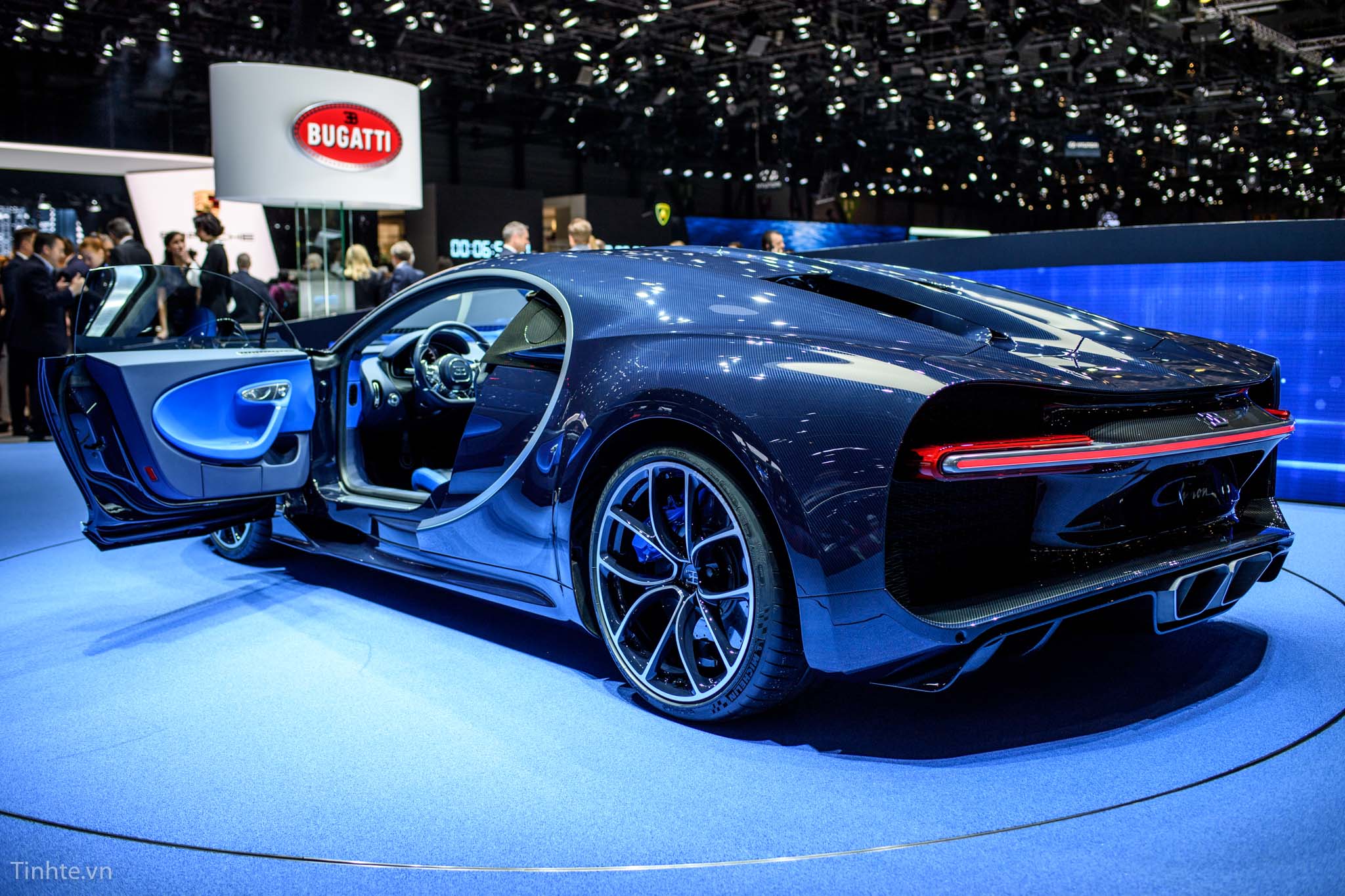 Bugatti-Chiron-5.jpg