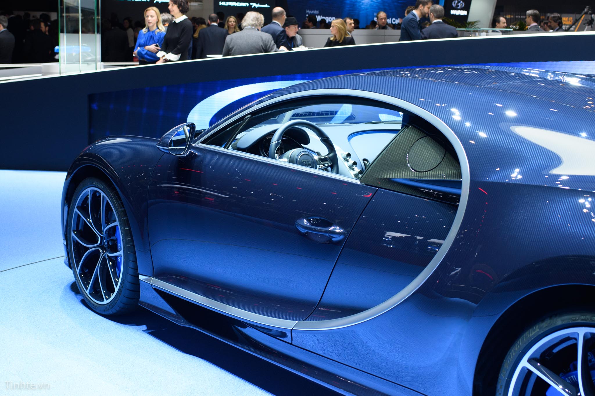 Bugatti-Chiron-37.jpg