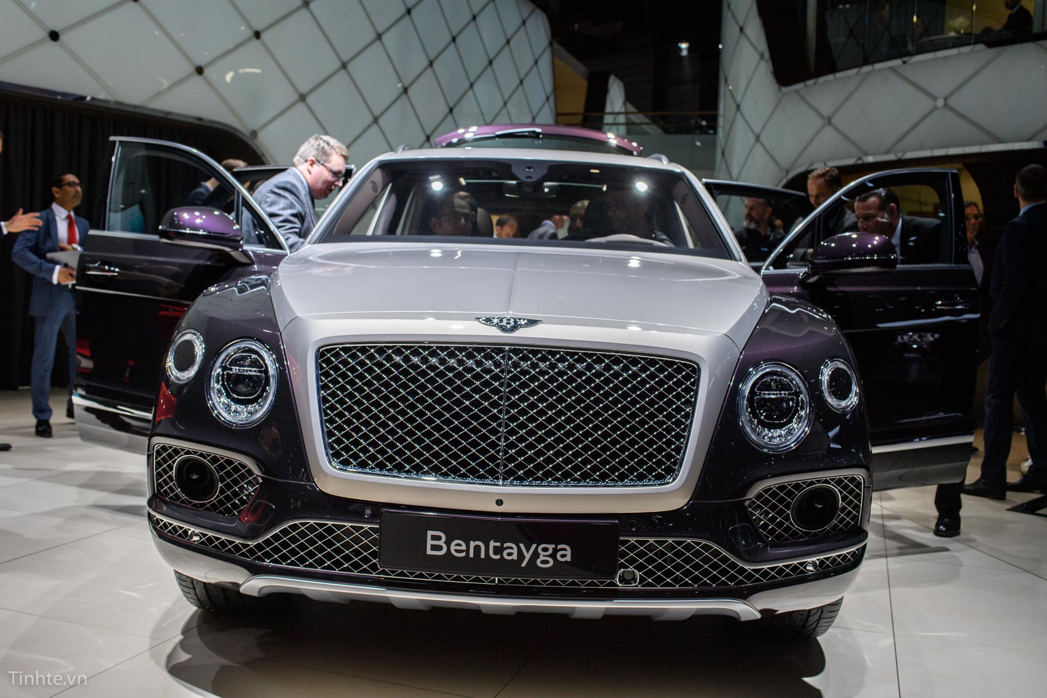 Bentley-Batayga-Mulliner_-30.jpg
