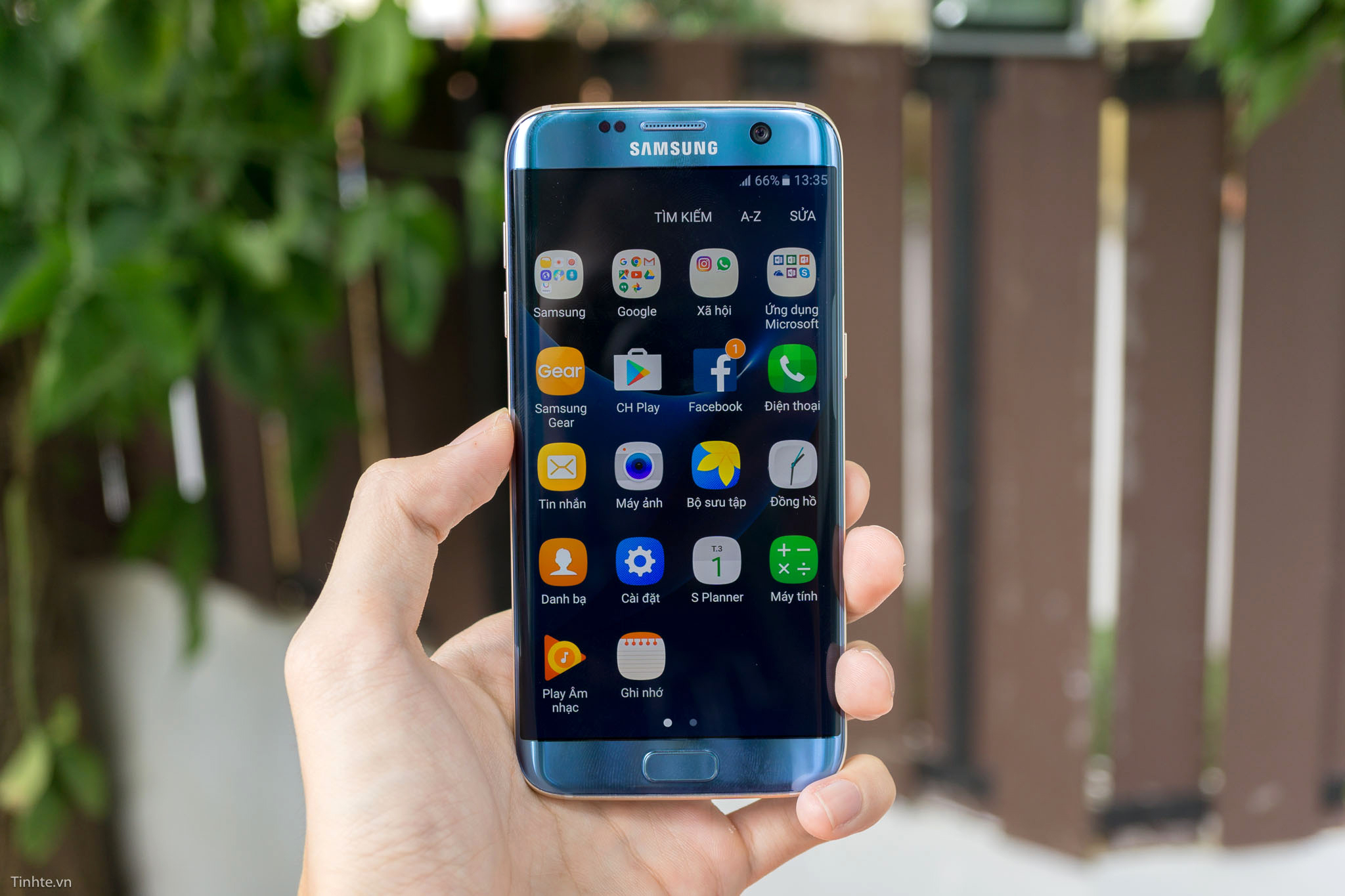 Samsung_Galaxy_S7_Edge.jpg