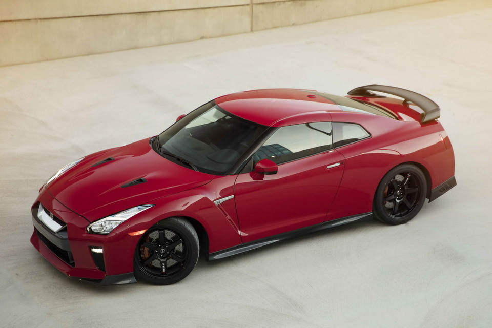 2017_Nissan_GT-R_Track_Edition_01.jpg