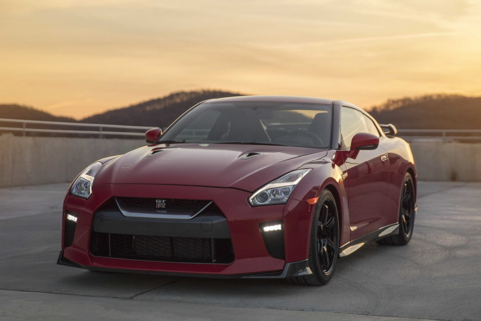 2017_Nissan_GT-R_Track_Edition_08.jpg