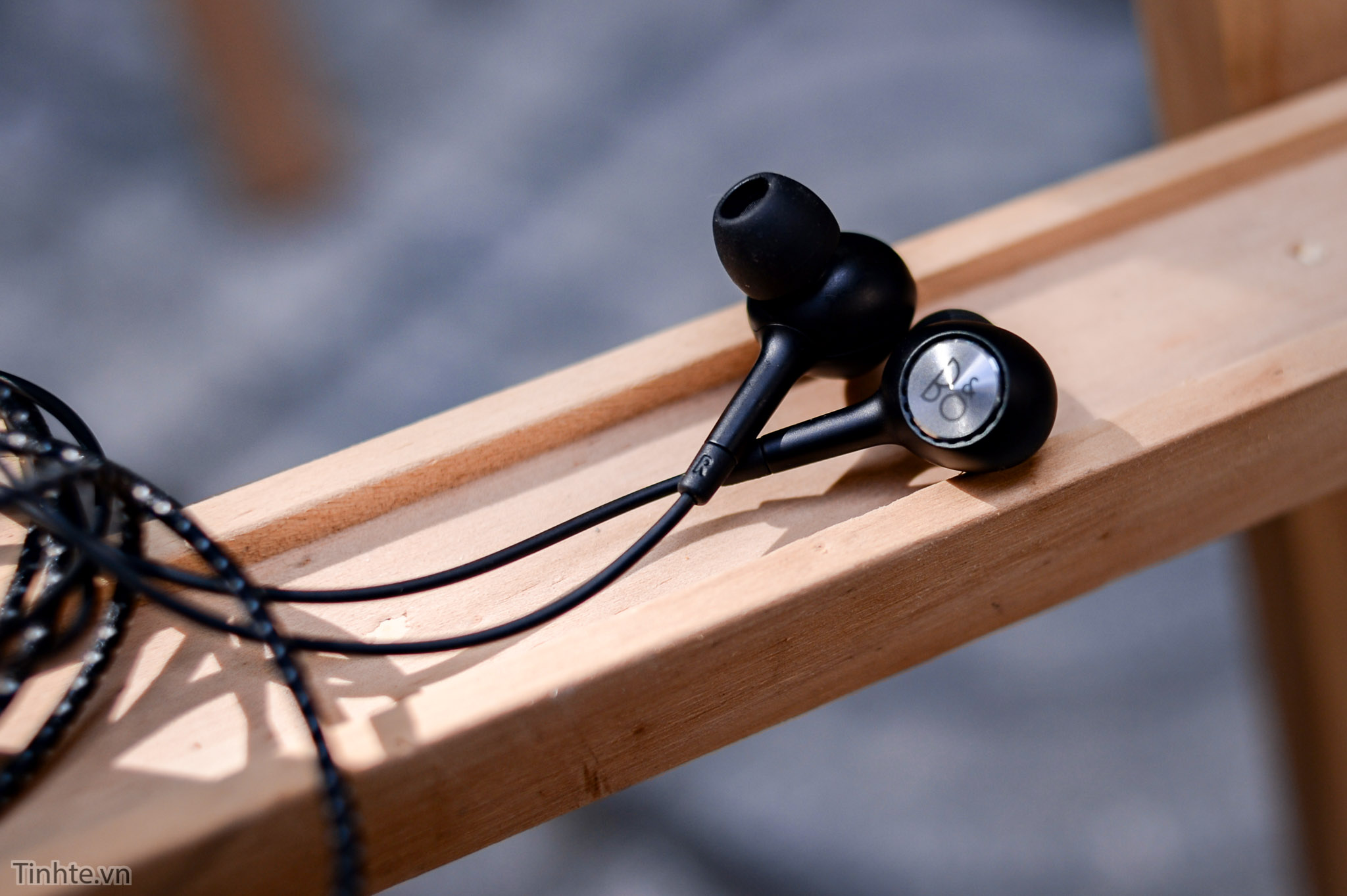Lại nói về tai nghe B&O kèm theo LG V20: chiếc tai nghe dành cho những người không muốn mua tai nghe