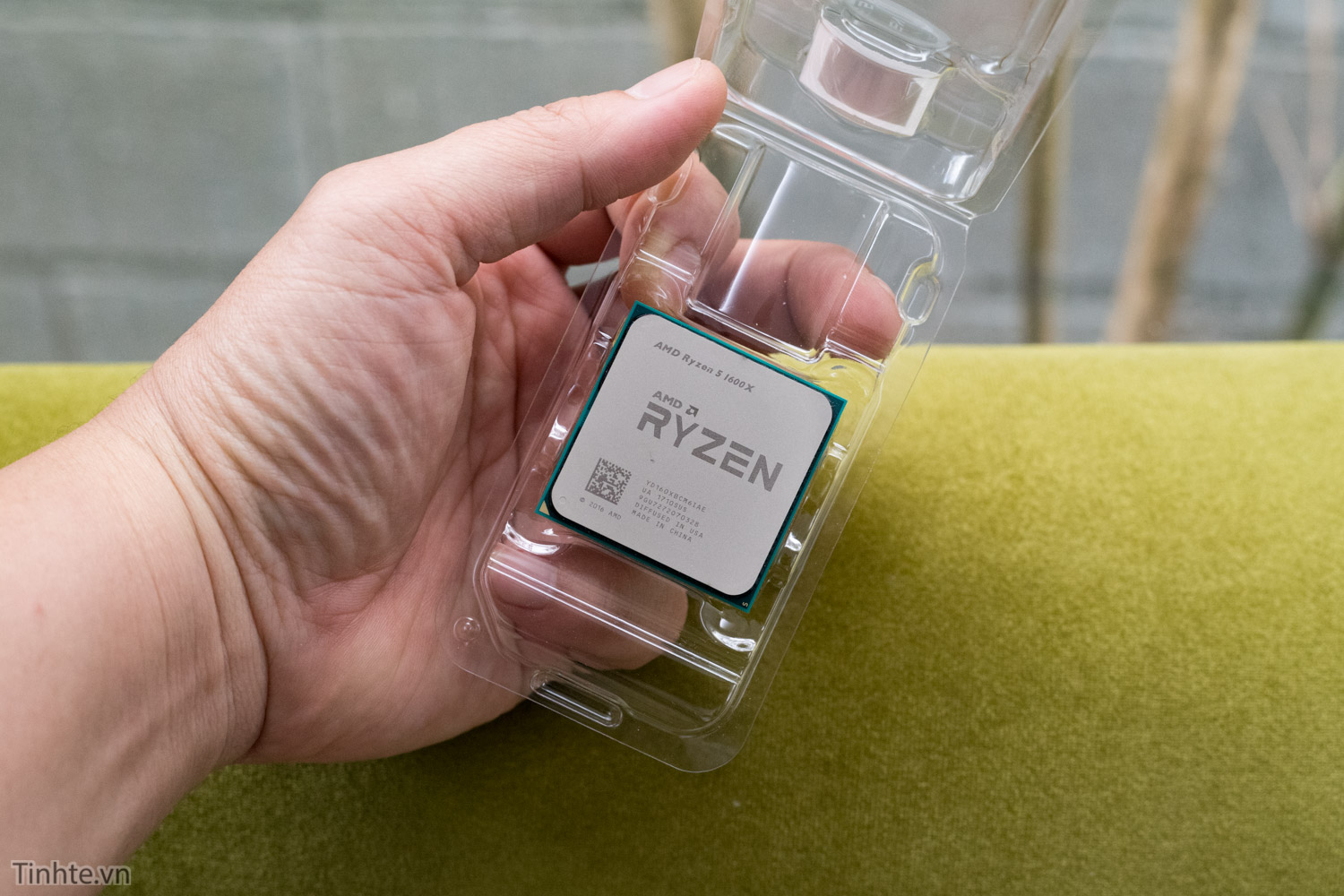 Ryzen 5 1600X_tinhte.vn 1.jpg