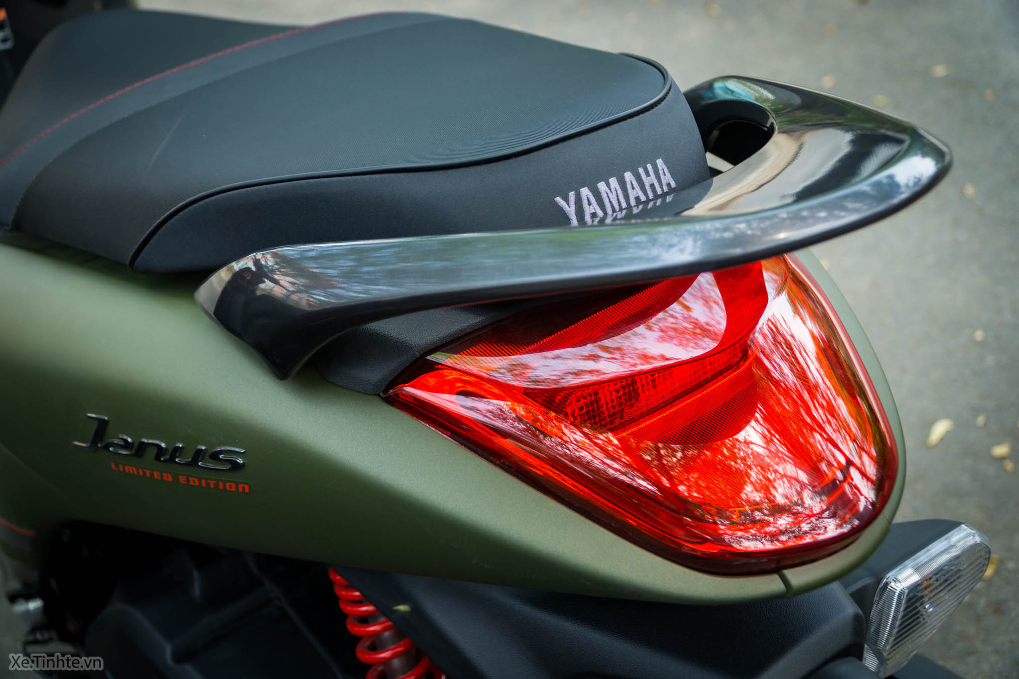 [Video] So sánh Yamaha Janus Limited Premium Xanh rêu và Honda Vision ...