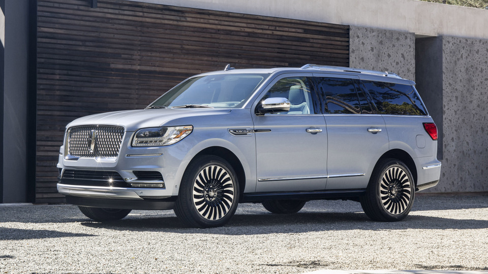 18lincolnnavigator-02-hr-1.jpg