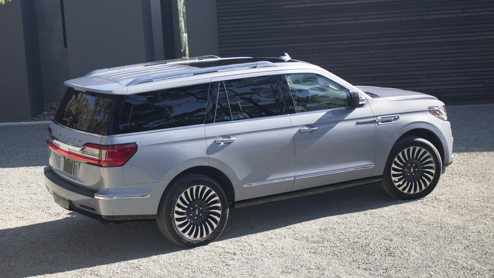 18lincolnnavigator-03-hr-1.jpg