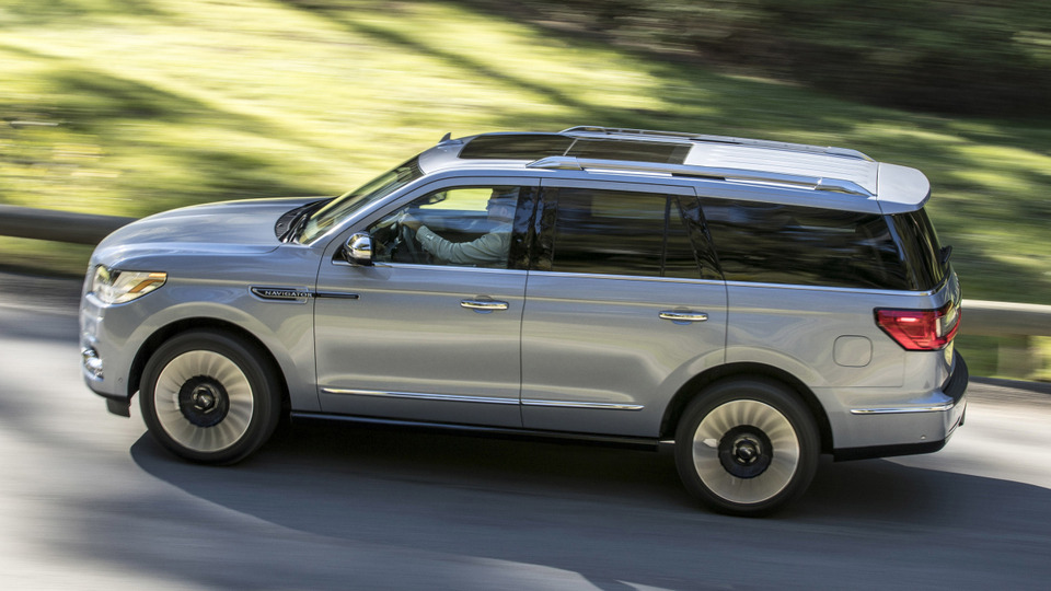 18lincolnnavigator-07-hr-1.jpg