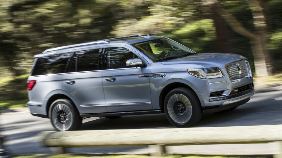 18lincolnnavigator-08-hr-1.jpg
