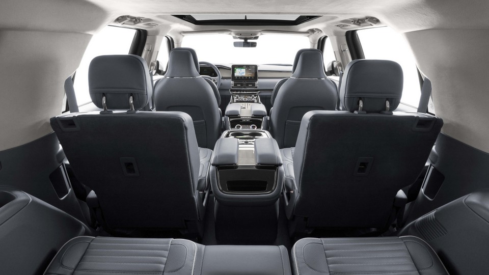 18lincolnnavigator-24-hr-1.jpg