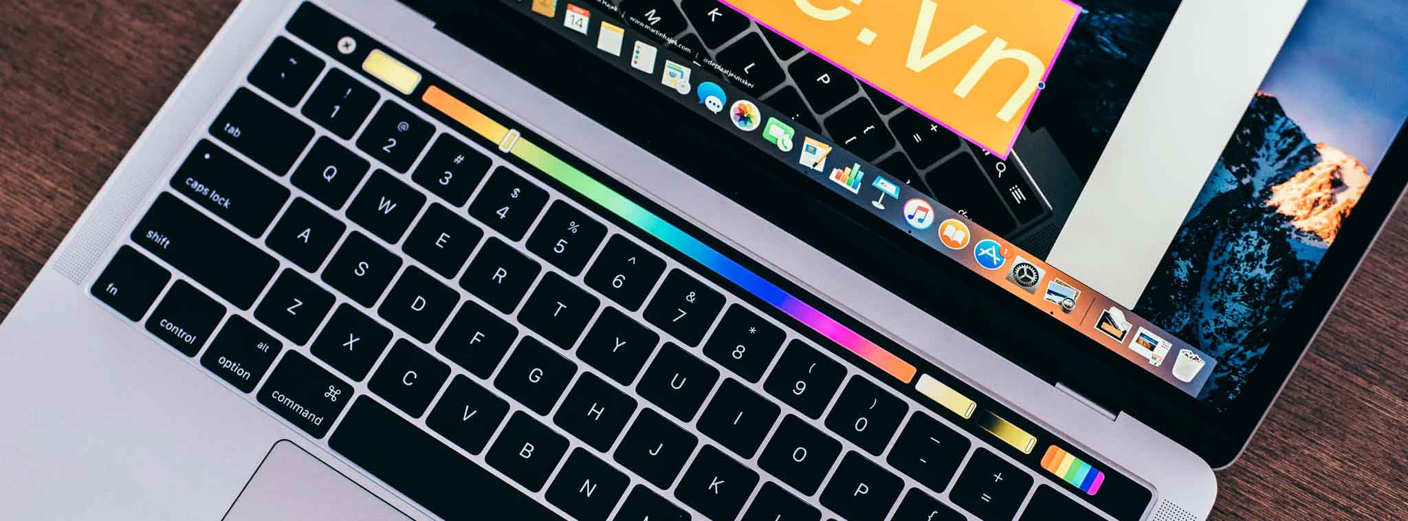 Apple bắt đầu bán Macbook Pro 13 inch Touch Bar Refurbished, giảm 270 USD  đến 300 USD so với giá gốc