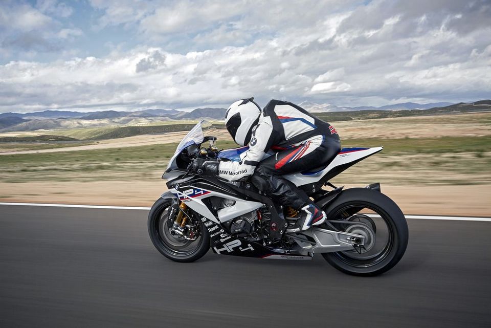 Chi tiết BMW HP4 Race  siêu môtô dàn áo carbon giới hạn 750 chiếc  Xe máy