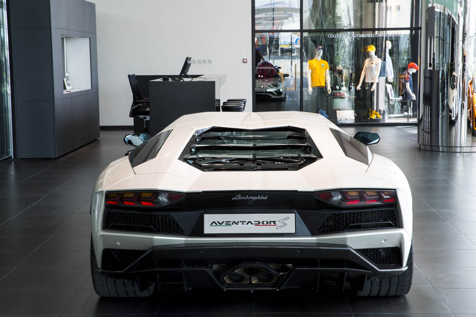 Lamborghini-Dubai-10.jpg