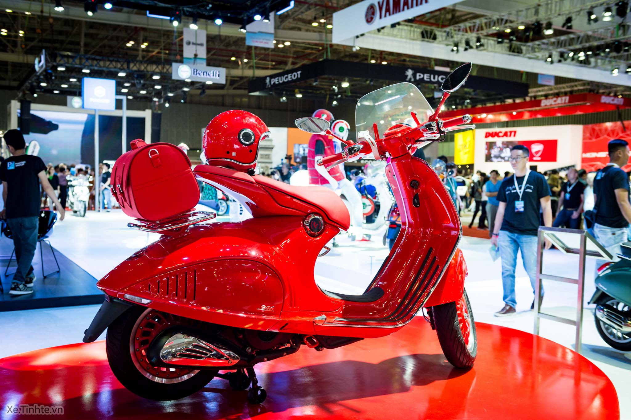 Xe.Tinhte.vn-VMCS-2017-Vespa-946-RED-8.jpg