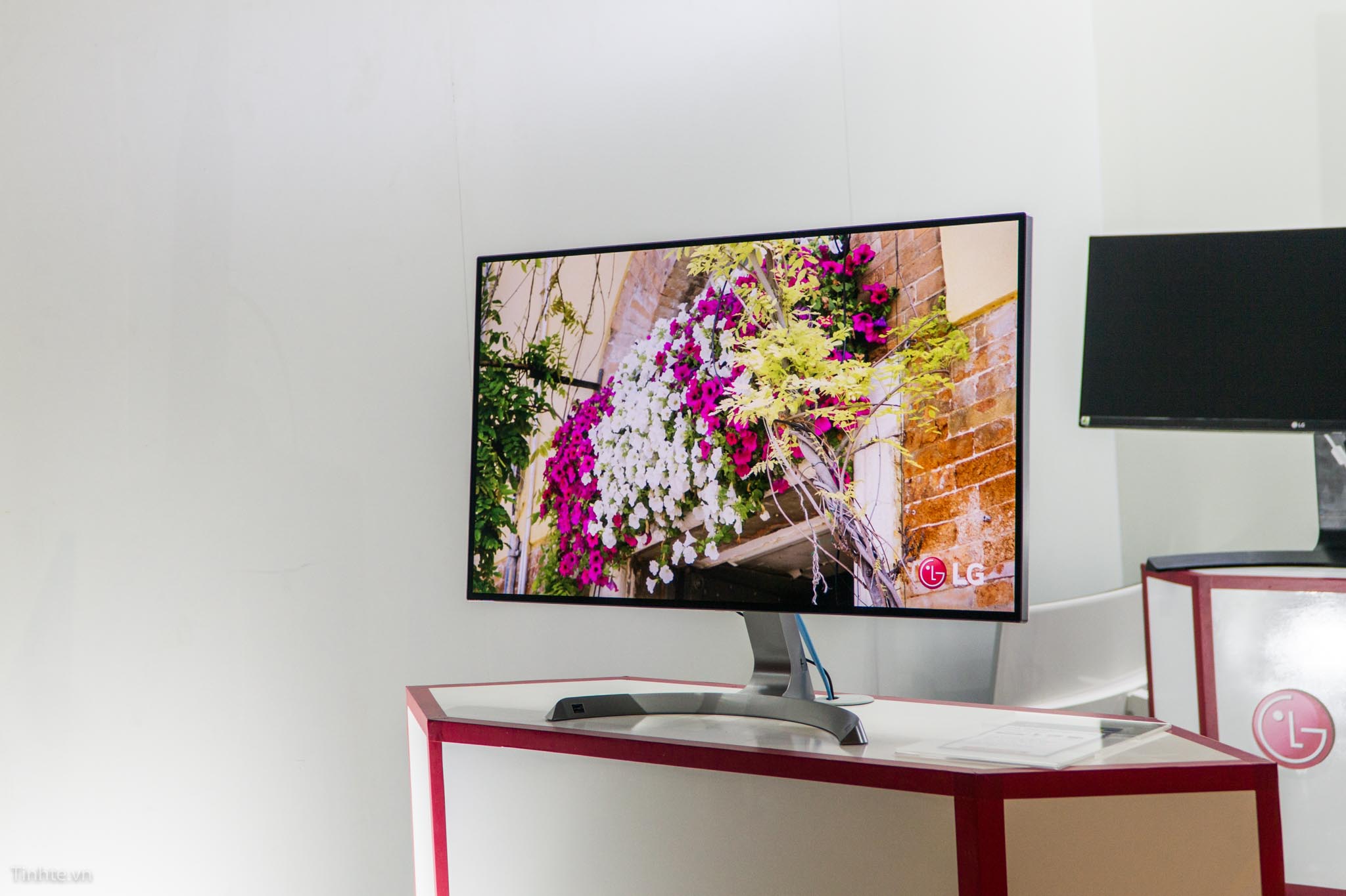 LG ra mắt loạt màn hình cho dân thiết kế: nhiều kích thước, phẳng, cong ...