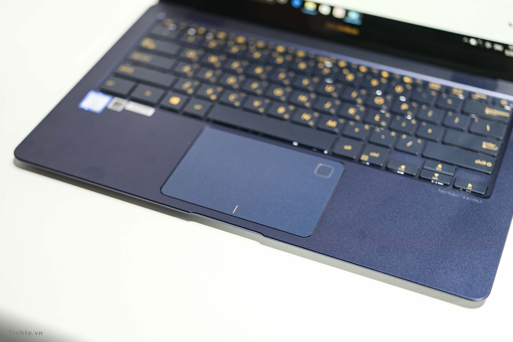 Zenbook-3-Deluxe9.jpg