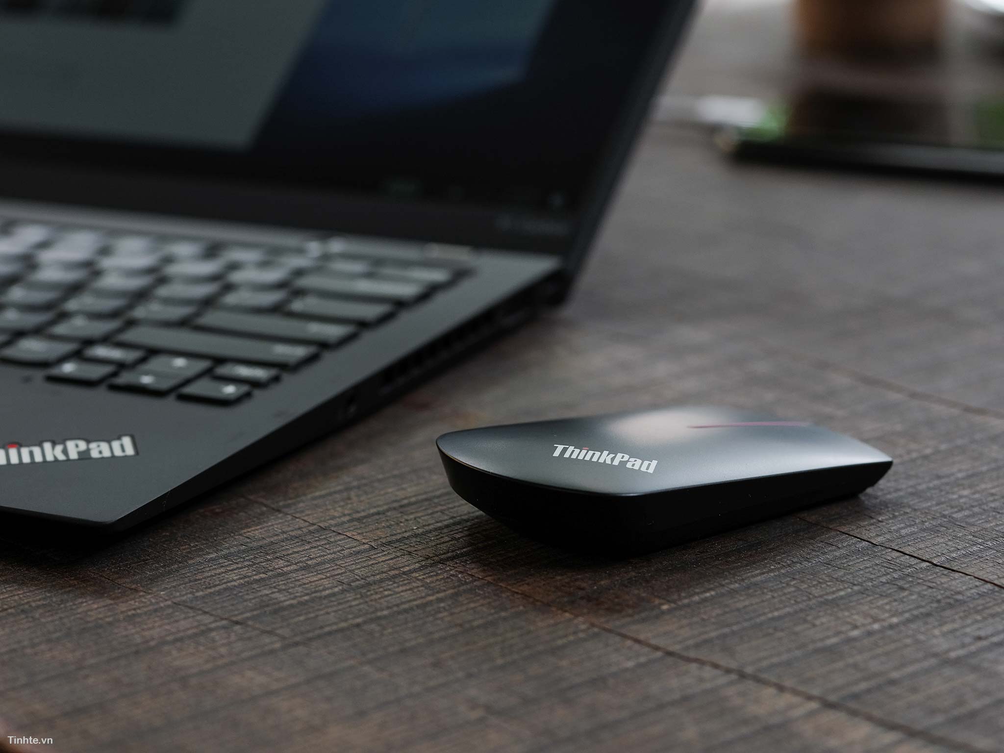 tinhte_tren_tay_lenovo_thinkpad_x1_wireless_touch_mouse1.jpg