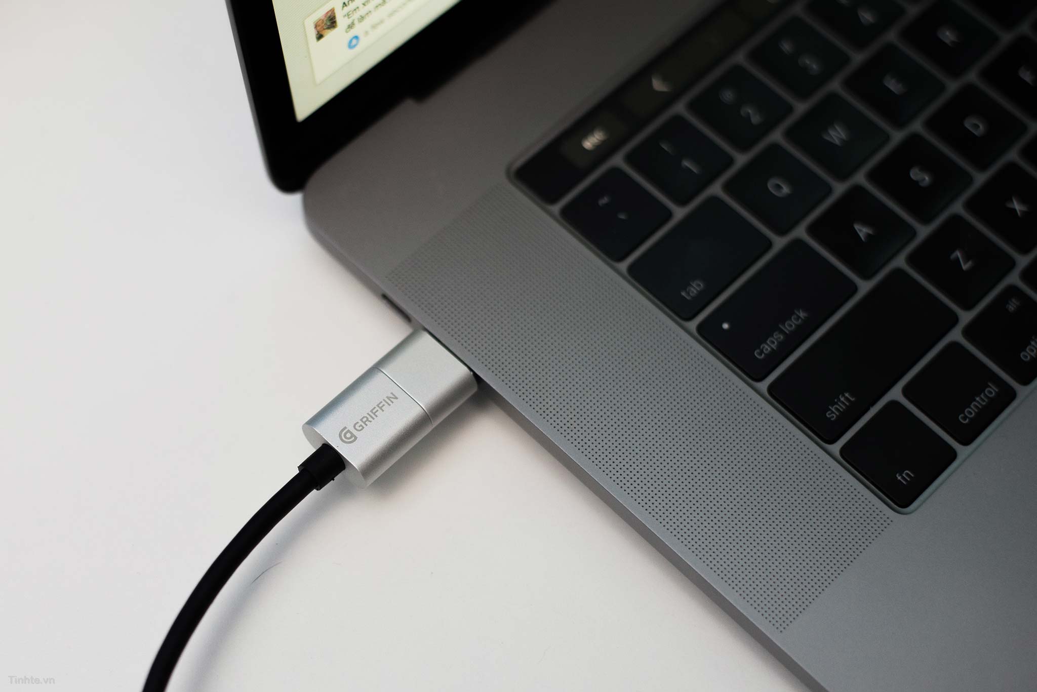 tinhte_tren_tay_BreakSafe_Magnetic_USB-C_Power_Cable_1.jpg