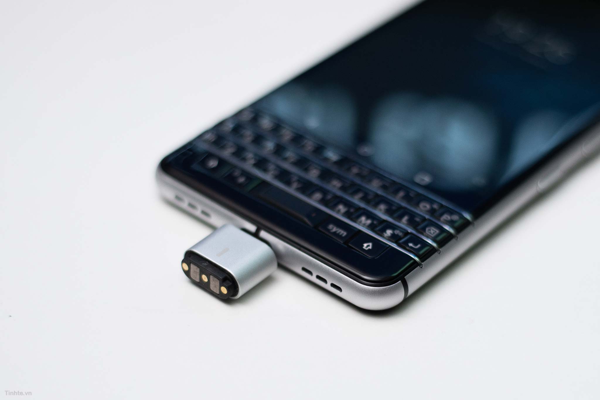 tinhte_tren_tay_BreakSafe_Magnetic_USB-C_Power_Cable_5.jpg