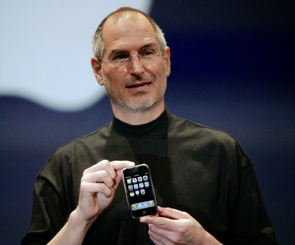 Steve_Jobs_iPhone.jpg