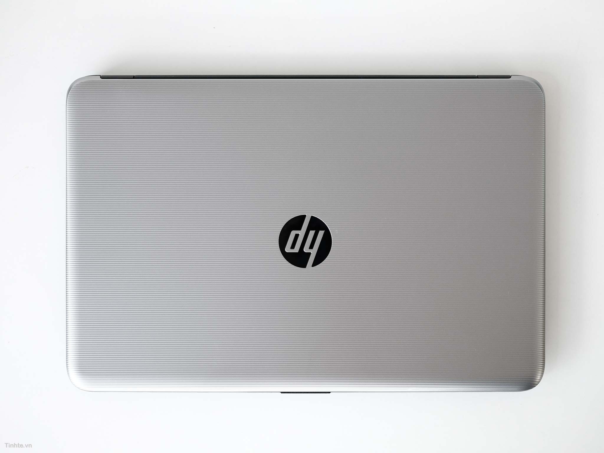 Trên tay HP 15-ay073TU: Laptop giá mềm dành cho sinh viên/học sinh với nhu  cầu học tập nhẹ nhàng