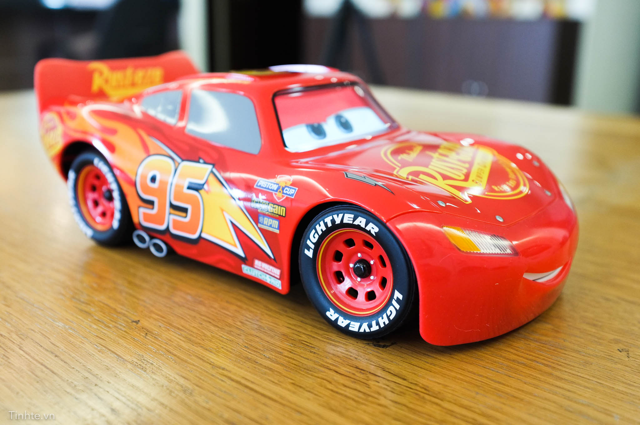 Tinhte-sphero-lightning-mcqueen-13.jpg