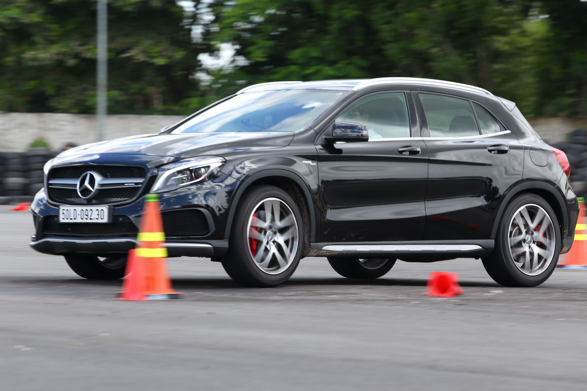 Xe.Tinhte.vn-Mercedes-AMG-GLA-45-4MATIC-10.jpg