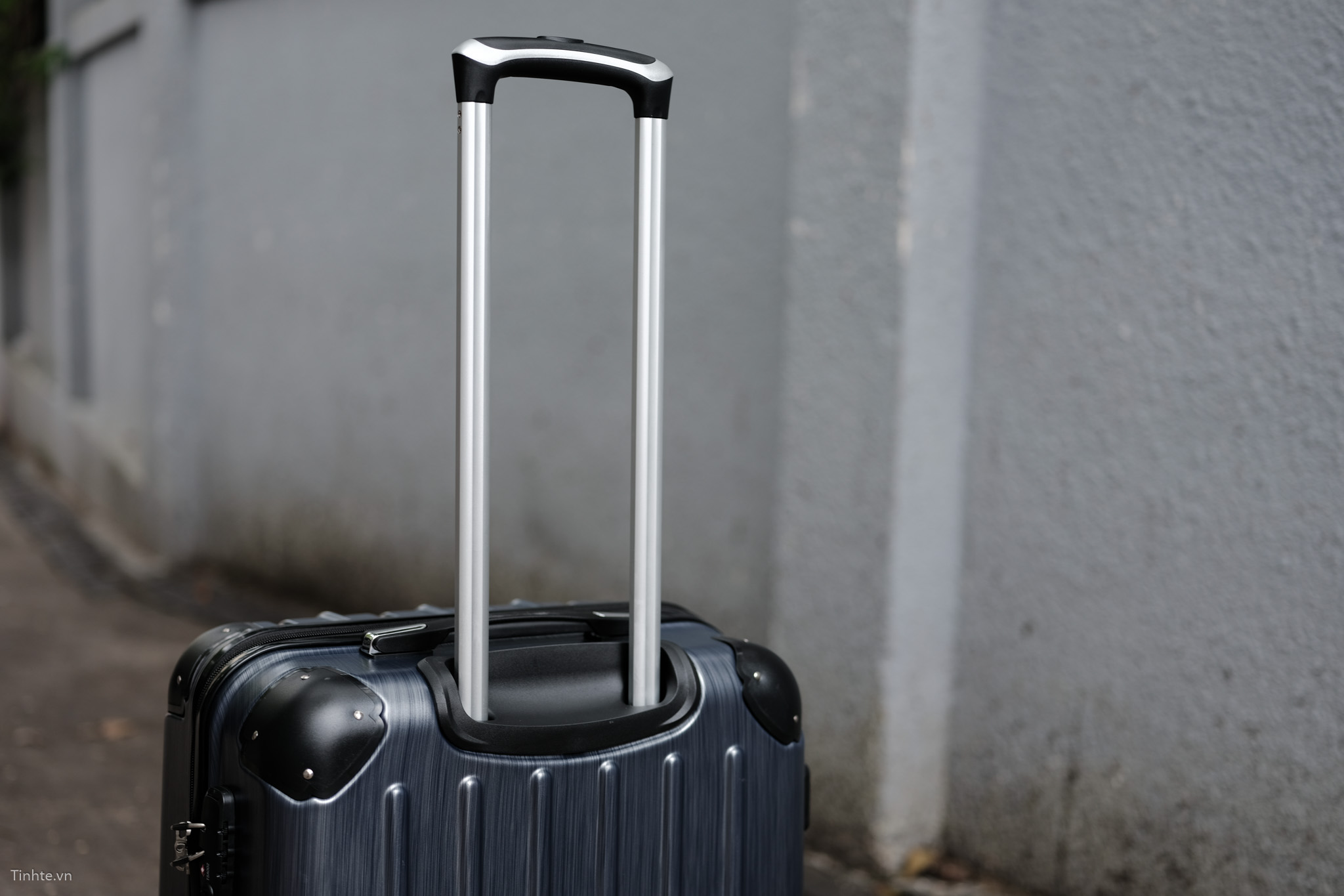 Những yếu tố cần thiết để chọn vali chống móc rạch móc được balo  tặng luôn vali trong hình