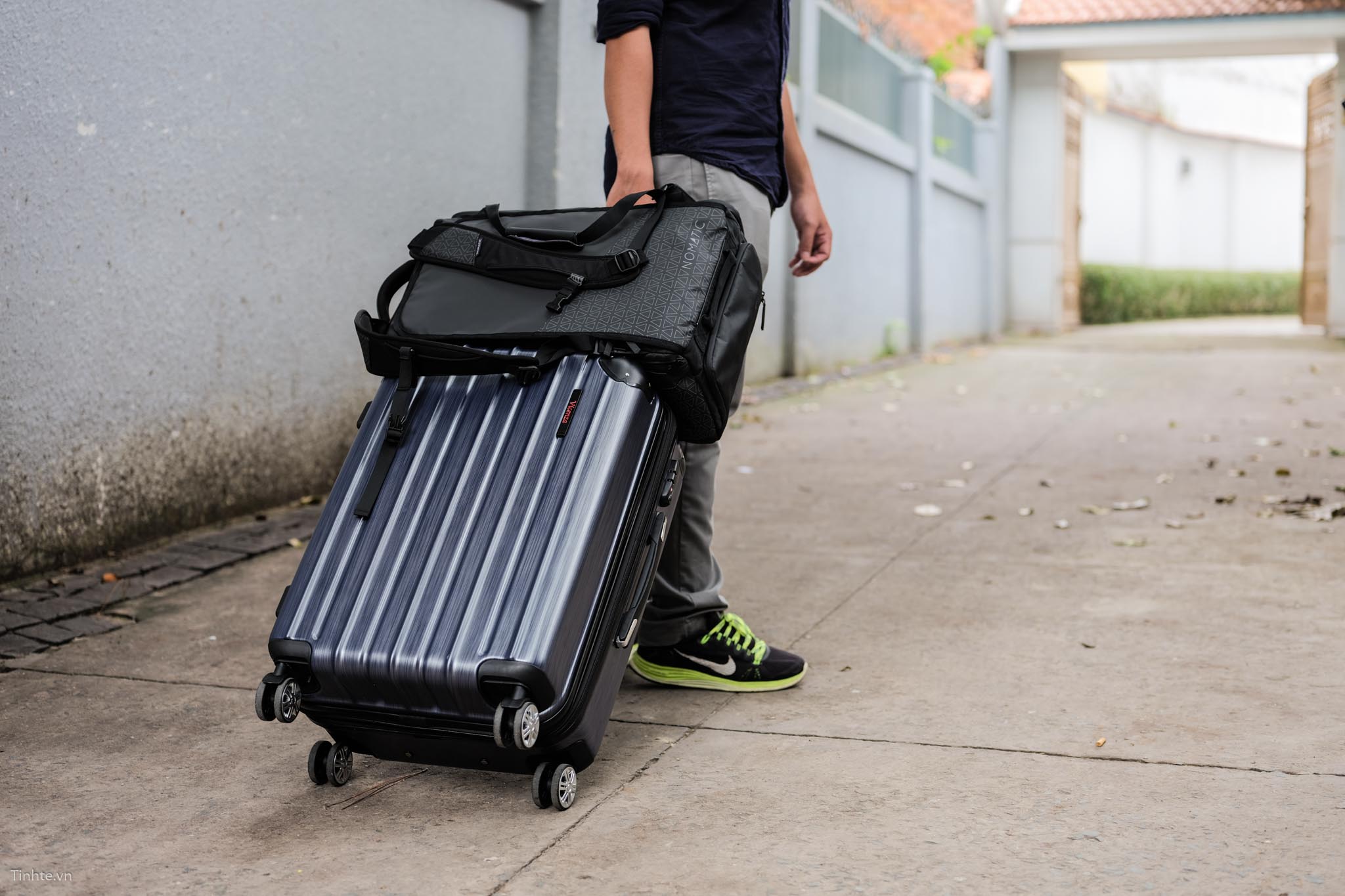 Chọn vali cho chuyến du lịch sắp tới là một công việc quan trọng để đảm bảo số lượng đồ đạc mang theo tiện lợi, gọn gàng và an toàn. Xem những mẫu vali được thiết kế sang trọng và tiện lợi để lựa chọn sản phẩm phù hợp cho chuyến hành trình sắp tới.