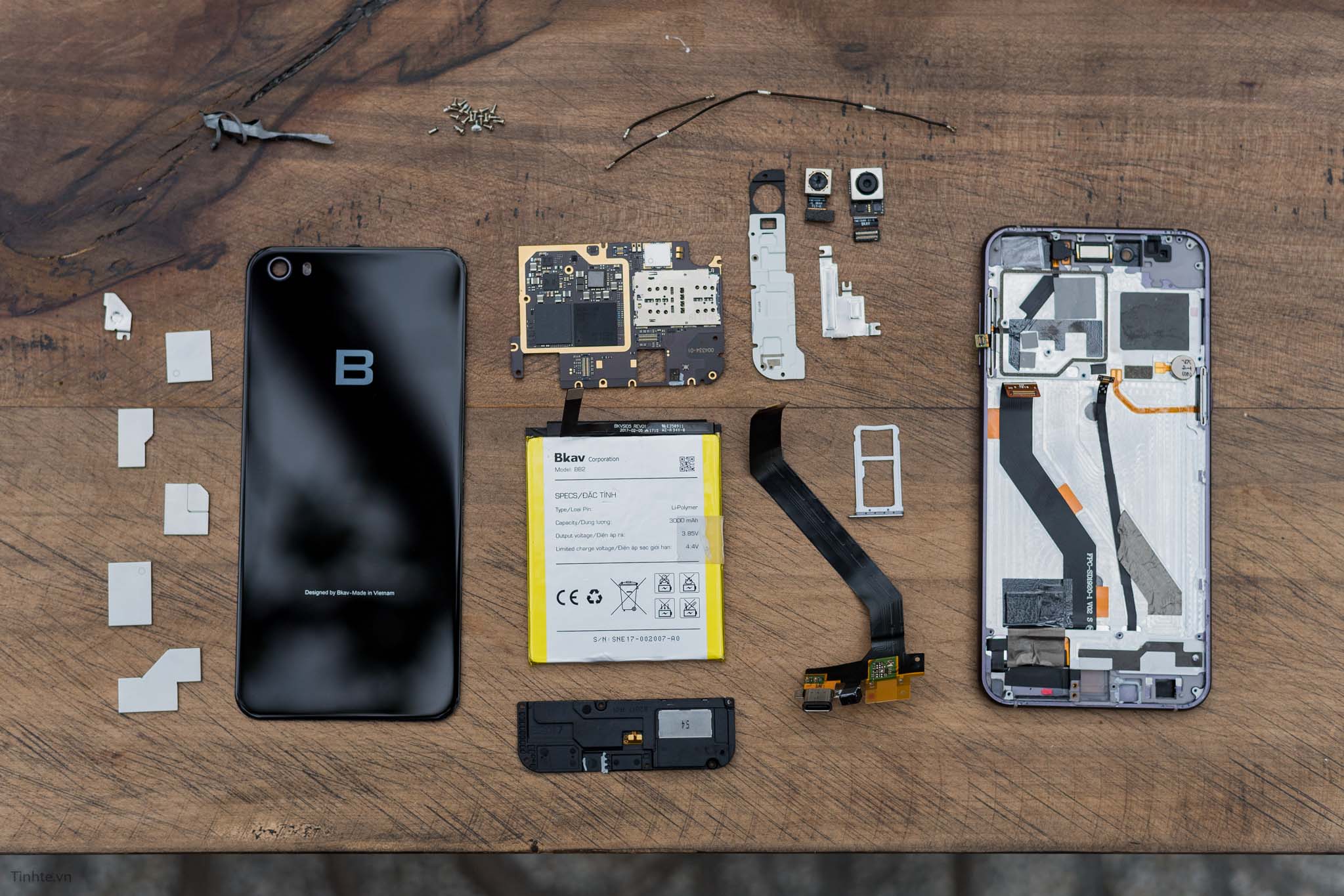 tear-down-bphone-2017-tinhte-24.jpg