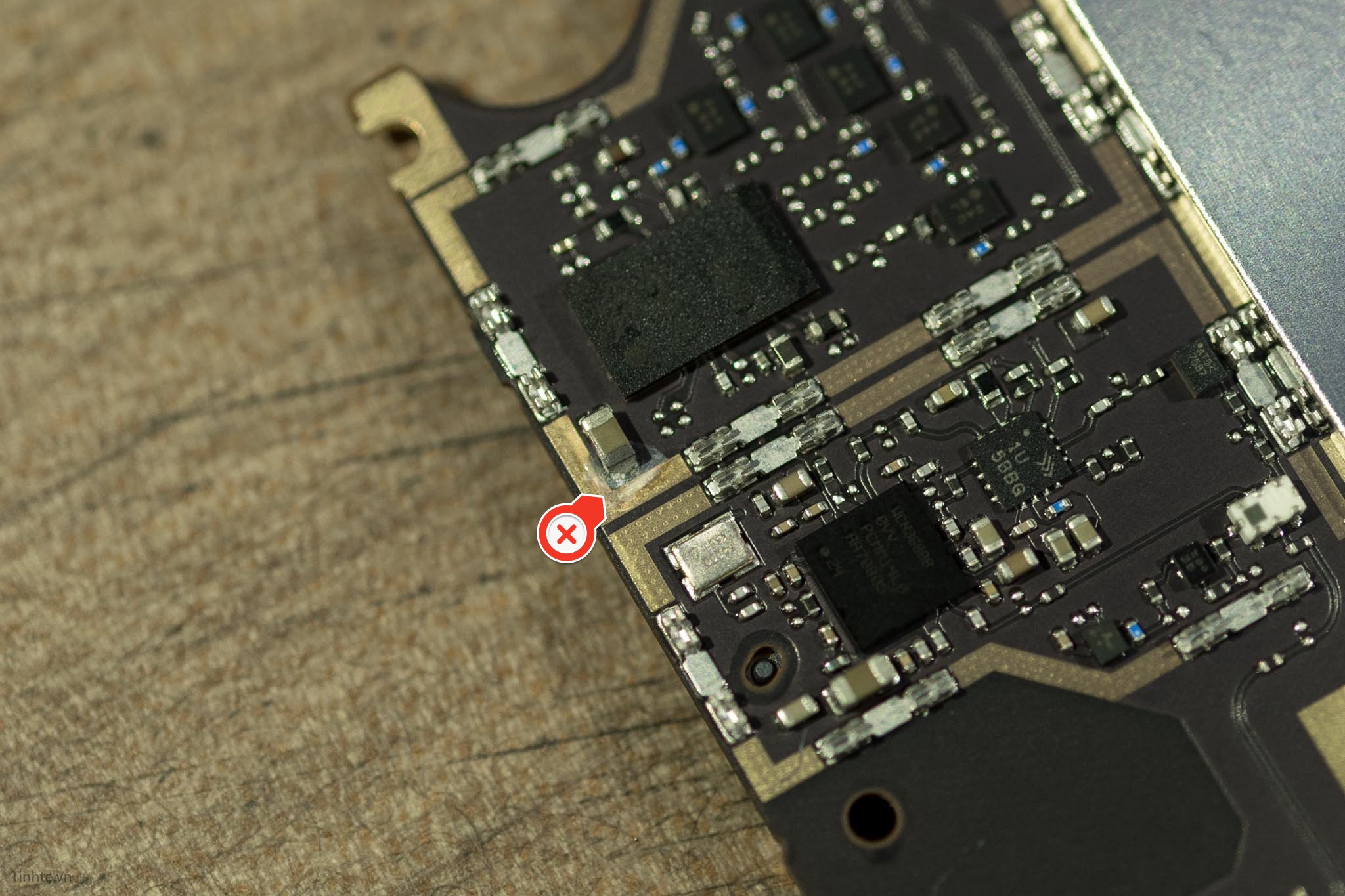 tear-down-bphone-2017-tinhte-32.jpg