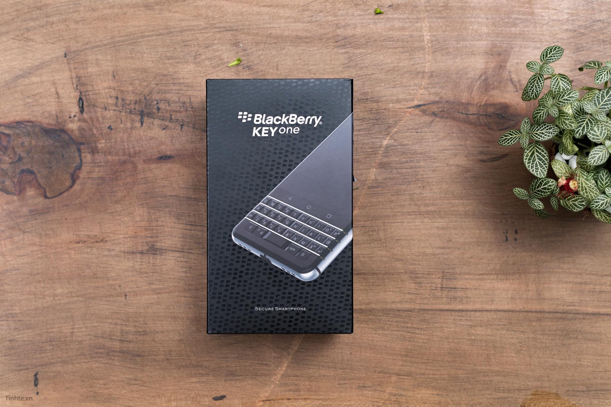 BlackBerry-KEYone-tinhte-1.jpg