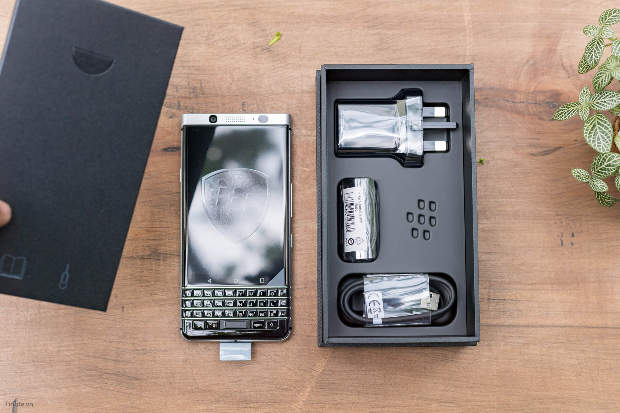 BlackBerry-KEYone-tinhte-8.jpg