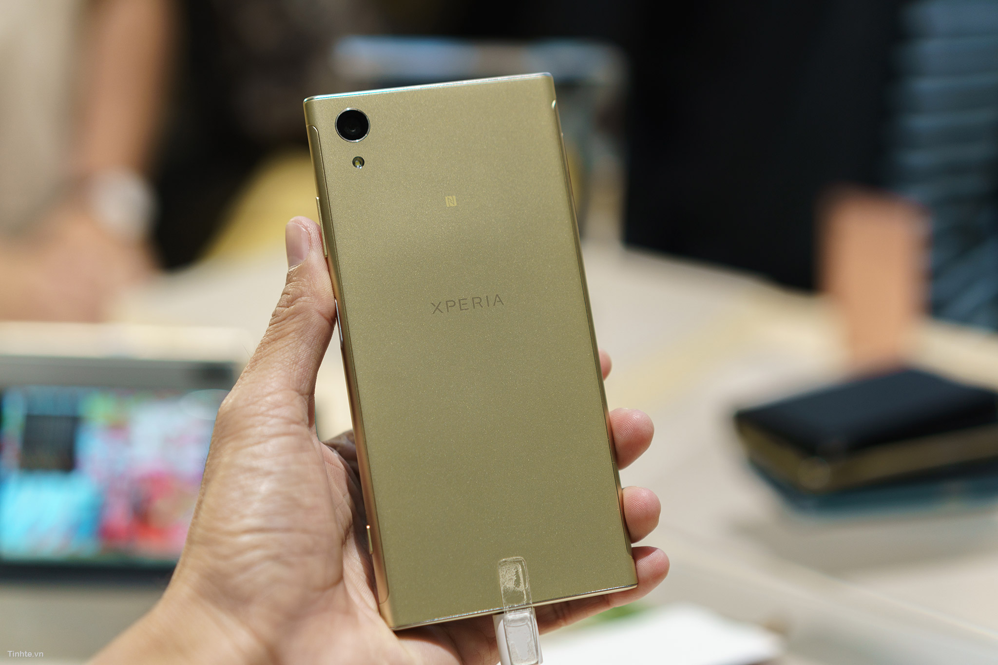 Xperia-XA1Plus-5.jpg