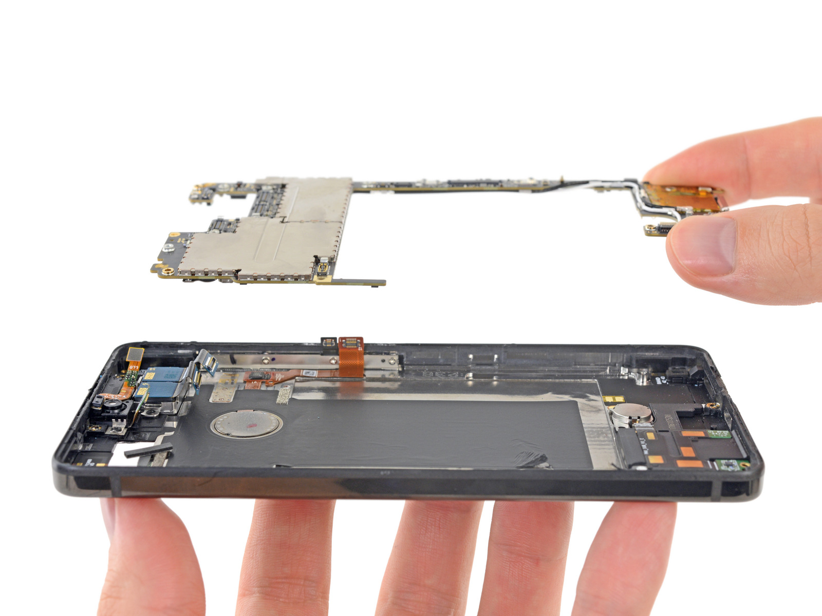 Ben_trong_Essential_Phone_iFixit_11.jpeg