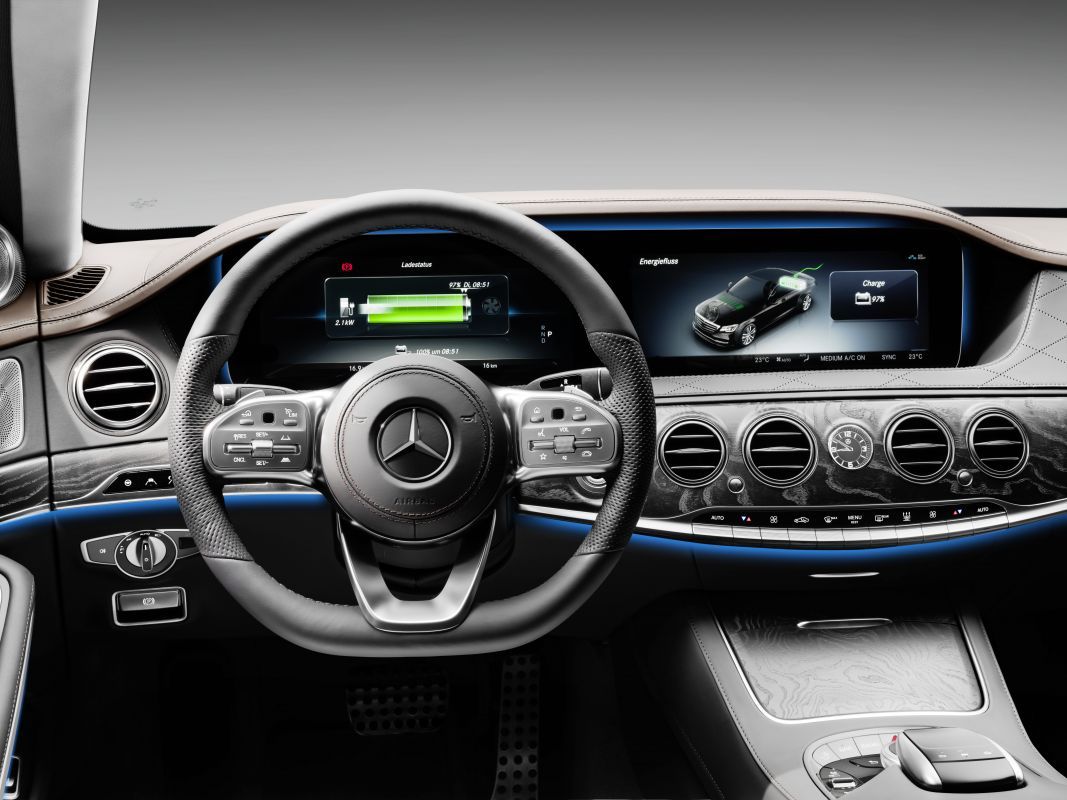 Mercedes-Benz-S560e-6.jpg