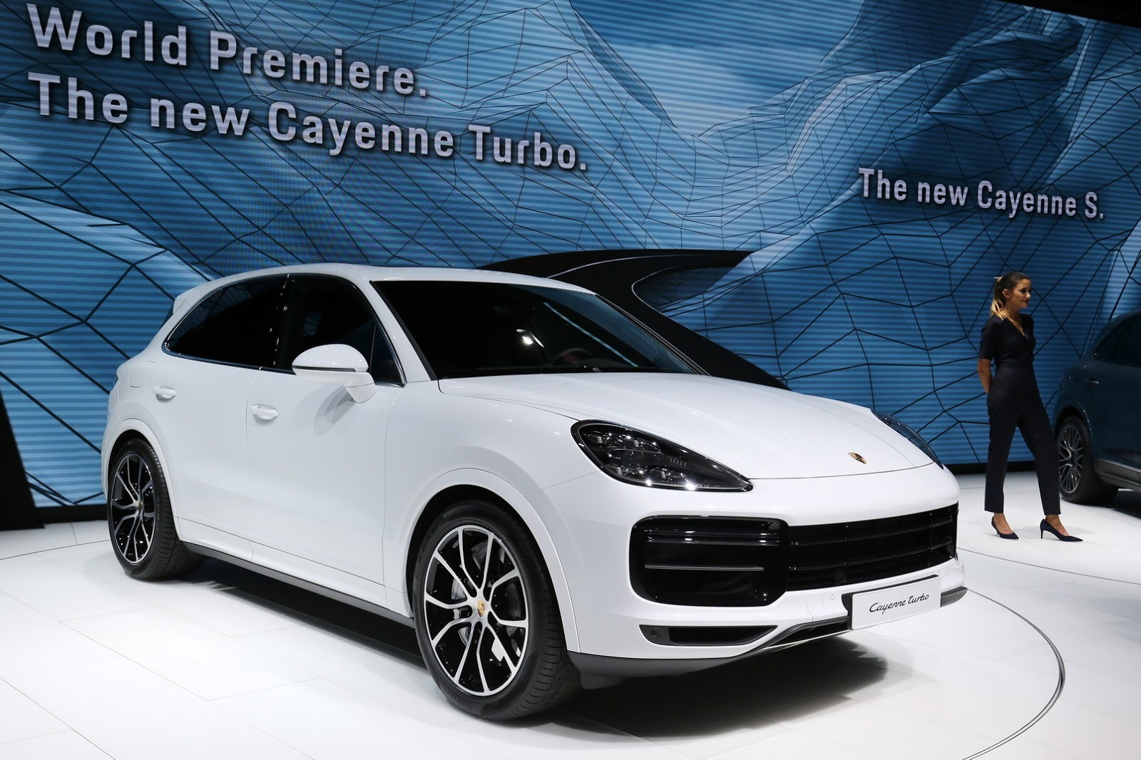 2018-porsche-cayenne-turbo-15.jpg