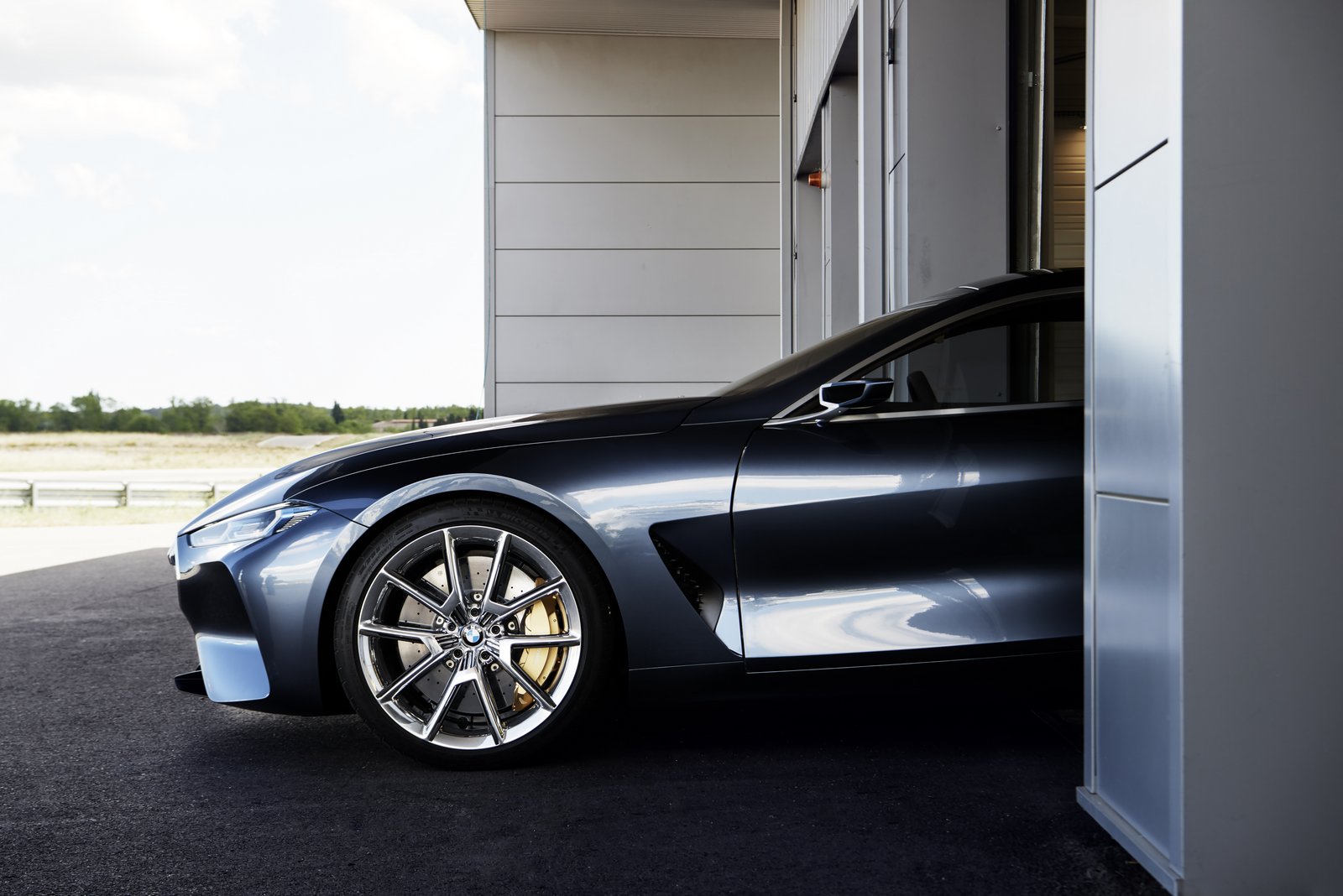 BMW-8-Series-Production-1.jpg
