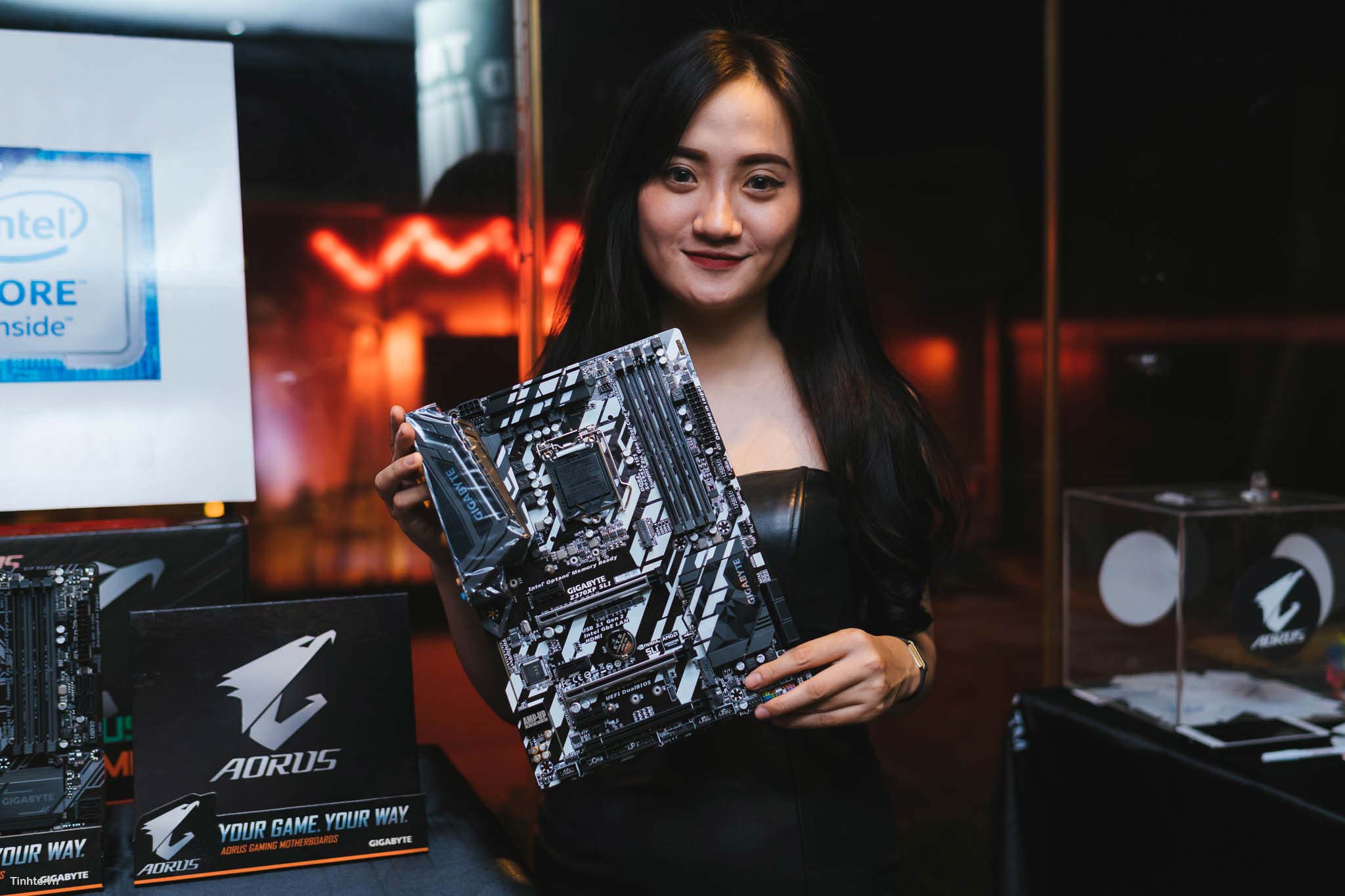 GIGABYTE_Z370-7.jpg